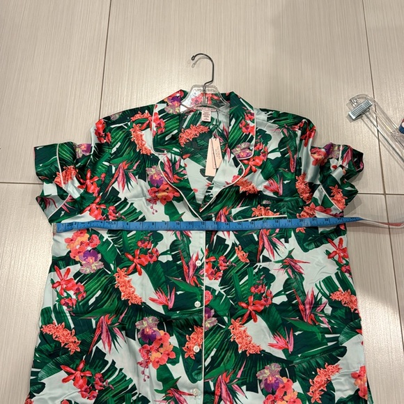 Victoria Secret NWT Satin colorful Short Pijama Set. - Picture 12 of 13